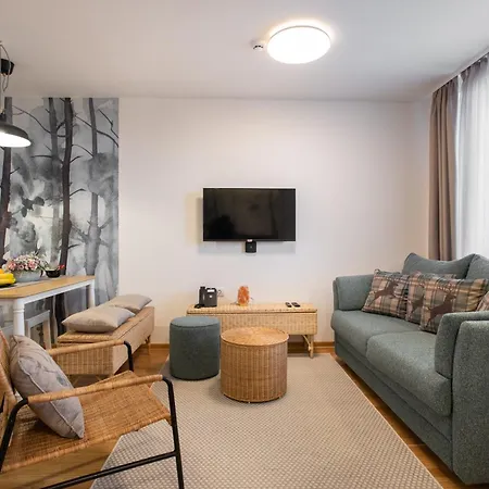 Cardak U Sumi 公寓 *